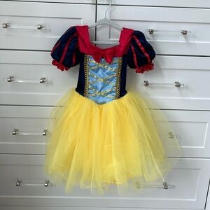 Snow White dress up